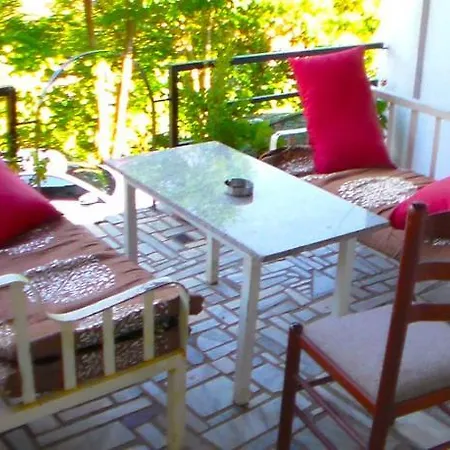 Ultra Hip Apartment Librazhet